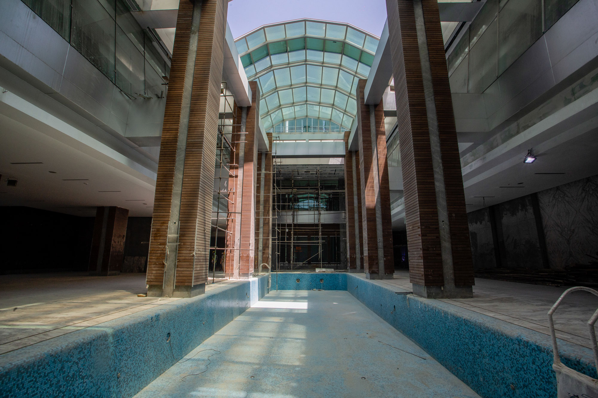 farmanieh mall exterior